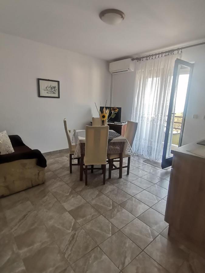 Apartments Petrica Malinska Ngoại thất bức ảnh