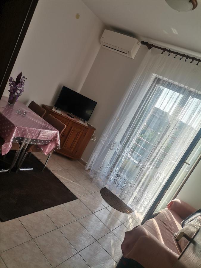 Apartments Petrica Malinska Ngoại thất bức ảnh