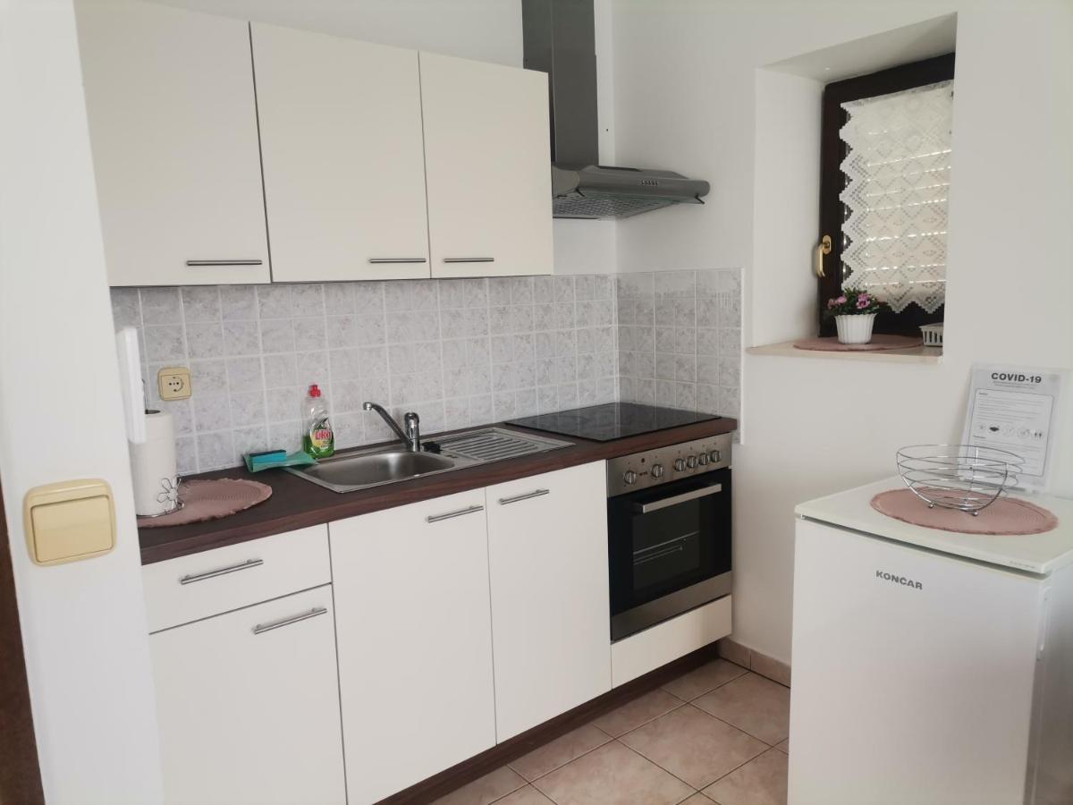 Apartments Petrica Malinska Ngoại thất bức ảnh
