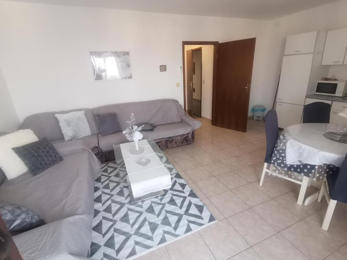 Apartments Petrica Malinska Ngoại thất bức ảnh