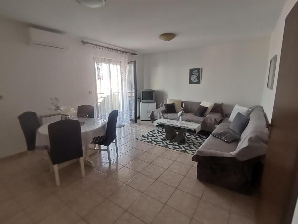 Apartments Petrica Malinska Ngoại thất bức ảnh