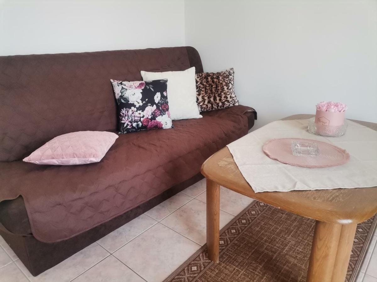 Apartments Petrica Malinska Ngoại thất bức ảnh