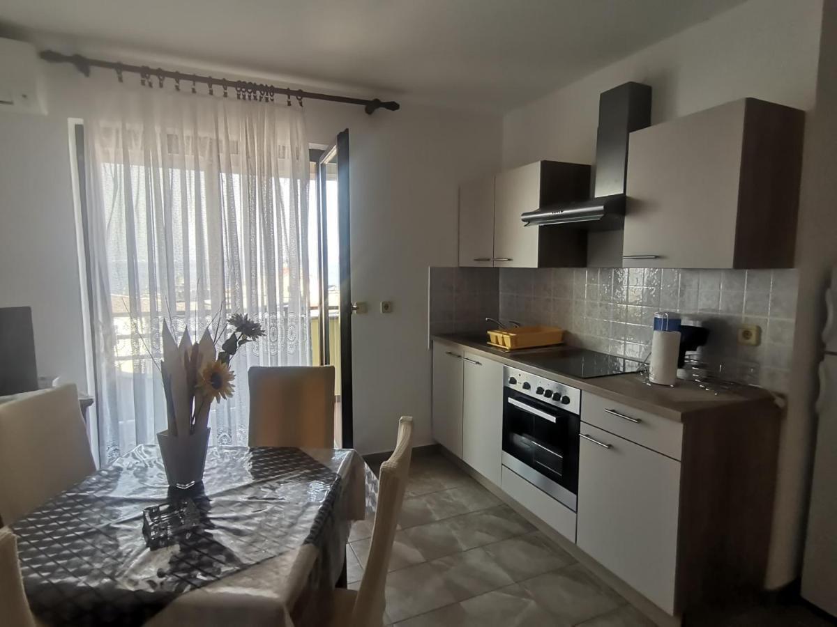 Apartments Petrica Malinska Ngoại thất bức ảnh